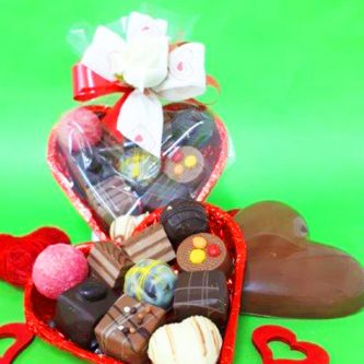 Alles-Liebe-zum-Valentinstag-Geschenk-Bundle-Pralinen+Schoko-Pauls-Schokolaedchen-quer-1